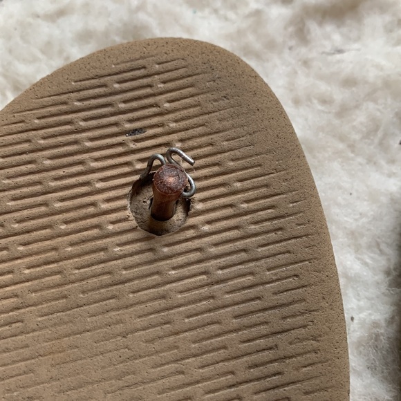 4/$20 π· Havaianas Gold Champagne Color Flip Flops Summer - Picture 4 of 4